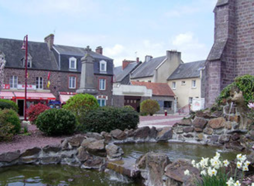 Place du village de Moyon